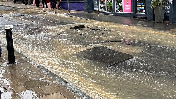 Large water leak on Crouch Hill